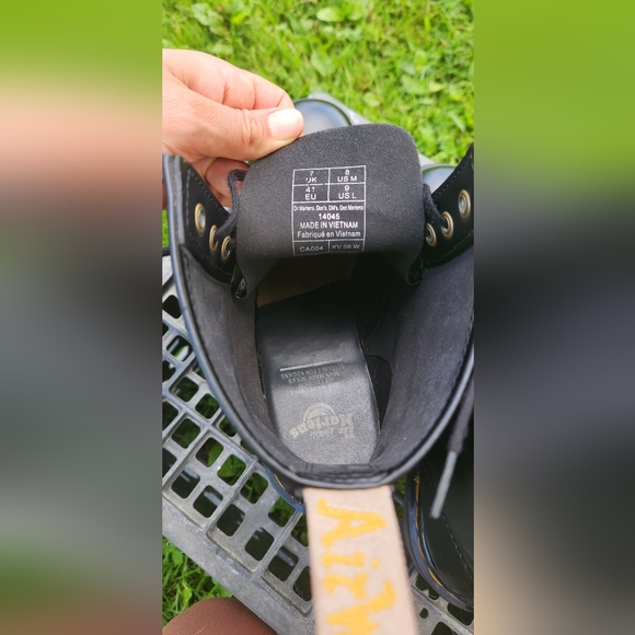 Dr Martens, size 9, vegan leather - Picture 4 of 6